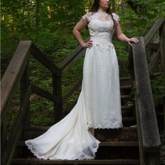 VINTAGE Wedding Dresses - Picture 11 of 12